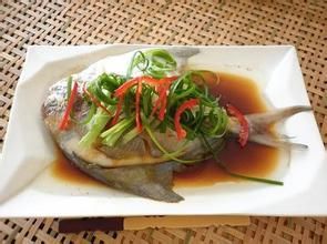 清蒸鲳鱼(清蒸家常菜)