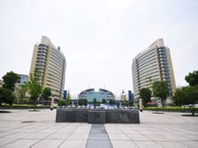 义乌小商品批发市场(我国最早创办的专业市场之一)