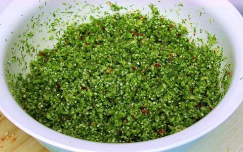 腌韭菜花(用韭菜花制作而成的腌制食品)