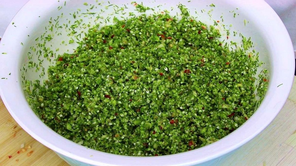 腌韭菜花(用韭菜花制作而成的腌制食品)