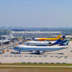 飞机场(搭乘空中交通及供飞机起降的设施)