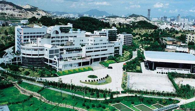 暨南大学深圳旅游学院(暨南大学里的一个学院)