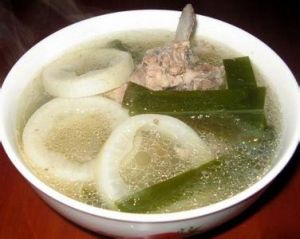 白萝卜炖排骨(家常菜)