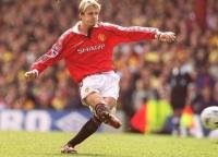 贝氏弧线(英国球星贝克汉姆右脚踢出任意球飞行的轨迹)