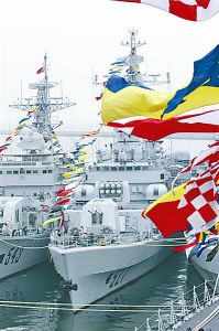 满旗(海军舰艇昼间按规定悬挂国旗、军旗)