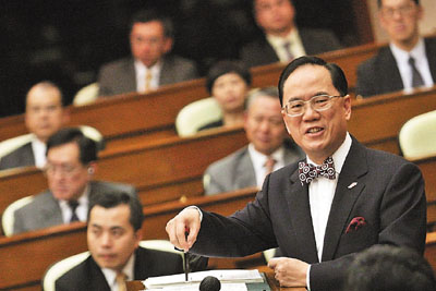 曾荫权(曾任香港特区行政长官)