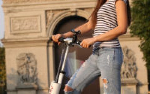 滑板车(一种省力运动器械)