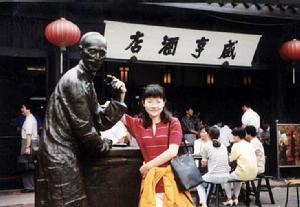 胥午梅(中央电视台主持人)