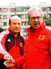 殷铁生(泰州远大足球俱乐部主教练)