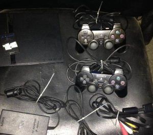 ps2游戏机(家用游戏主机)