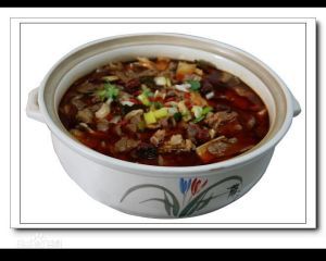 筋头巴脑(以鲜牛骨、牛肚、大肠等为主料的菜品)