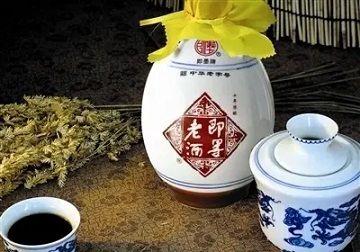 老酒(存放时间较长的酒的统称)
