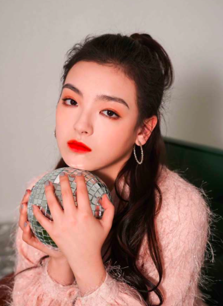 爱新觉罗·媚(英籍华裔女歌手)