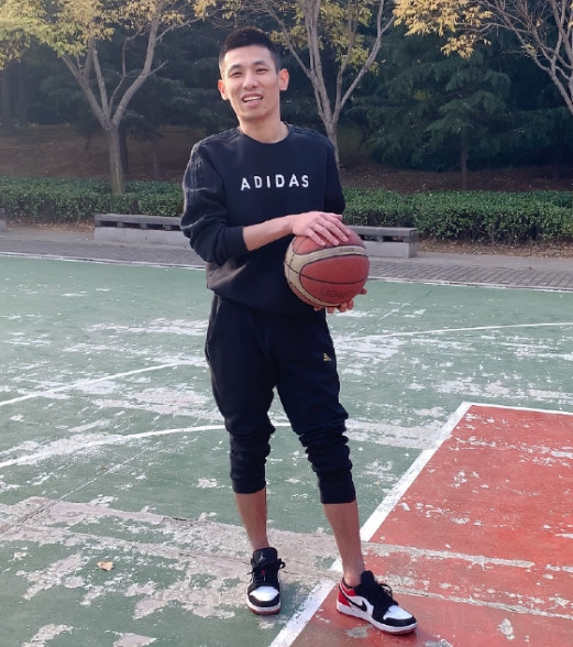 旭旭宝宝(斗鱼TV主播)