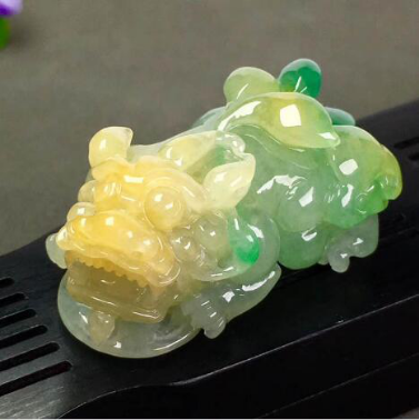 糯冰种翡翠貔貅