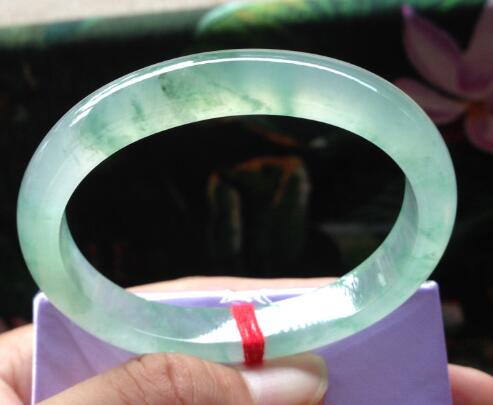 冰种飘花天然翡翠贵妃手镯1.jpg