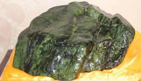 透闪蛇纹石玉