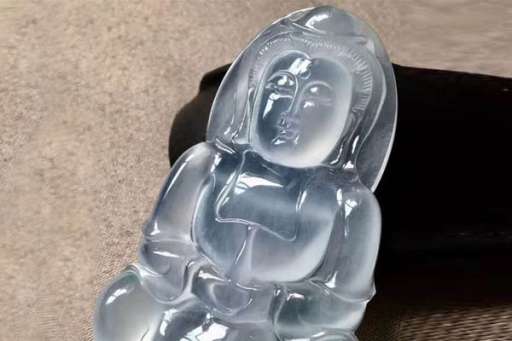 无色冰种翡翠观音吊坠