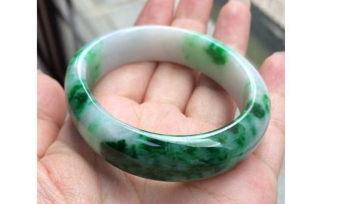 飘花翡翠手镯