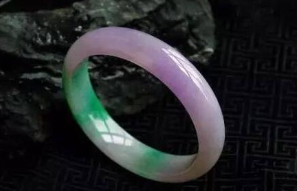 春带彩翡翠手镯