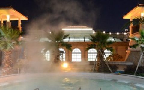 泡温泉是空腹好还是吃饱饭后泡好（泡温泉的最佳时间）