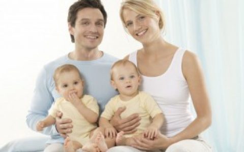 双胞胎姐妹名字大全集（双胞胎姐妹名字有哪些）