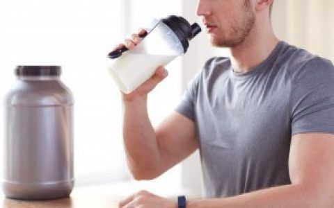 玻璃水杯味道去除的方法（玻璃水杯味道怎么去除）