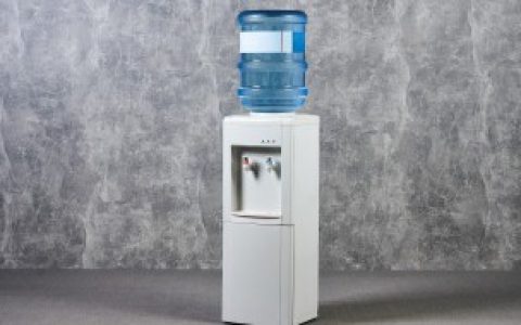 【饮水机塑料味怎么去除】饮水机塑料味怎么去除呢