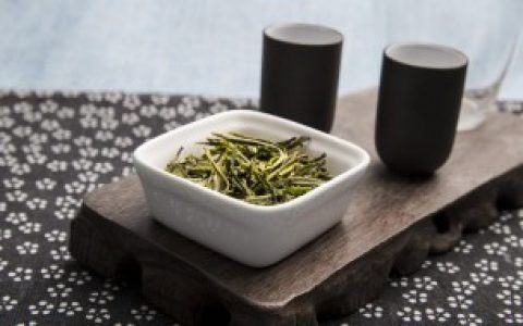 新鲜茶叶可不可以直接煮水喝吗,新鲜茶叶能直接煮水喝吗