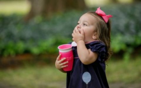 孩子水杯上具体刻哪些字,孩子水杯子上具体刻什么字