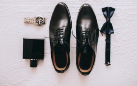 白皮鞋蹭出黑条刷不掉 白皮鞋蹭出黑条的清洗技巧