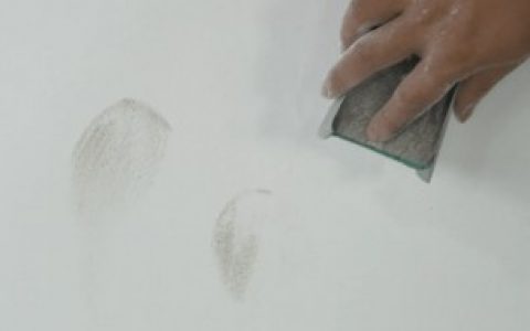 墙壁污垢如何清除（墙壁污垢怎么清除）