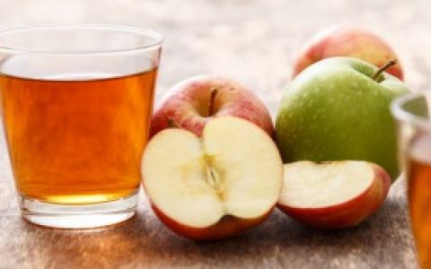 苹果是煮了吃好还是生吃好（苹果是煮了吃好还是生吃比较好）