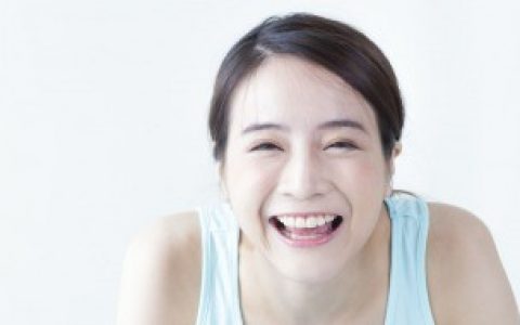 用盐水洗脸可以美白吗,用盐水洗脸能美白吗