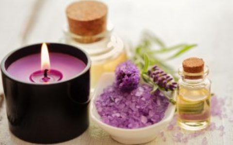 香薰蜡烛可以用嘴吹灭吗（香薰蜡烛能不能用嘴吹灭）