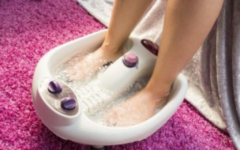 为什么用醋泡脚要用热水（用醋泡脚要用热水的原因）