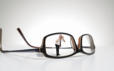 变色镜片的优缺点,变色镜片的优缺点是什么