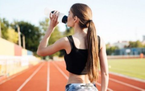 pc材质水杯能接烫水吗 PC材质的水杯不可以装热水对吗