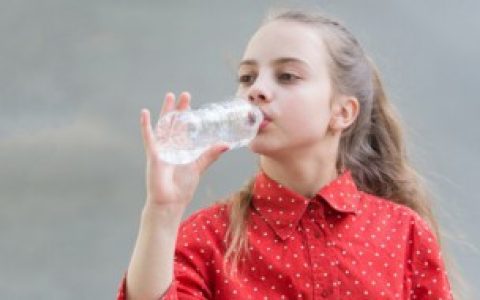 【pc材质水杯可以喝热水吗】pc材质水杯能喝热水吗