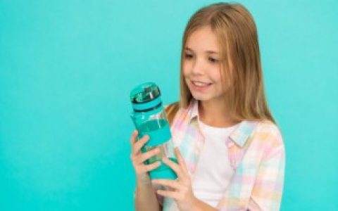 【水杯上的水泥如何去掉】水杯上的水泥怎么去掉