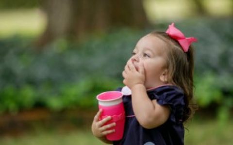 【水杯里的塑料有什么作用】水杯里的塑料有什么用