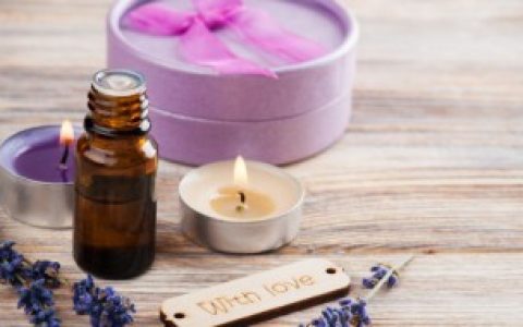 香薰蜡烛用什么蜡做比较好（香薰蜡烛的简介）