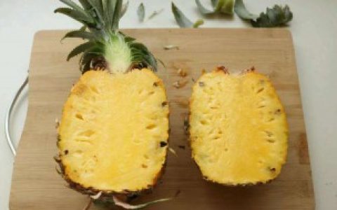 菠萝果肉是白色的原因（菠萝果肉是白色的怎么回事）