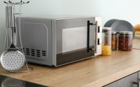 微波炉放在冰箱上面可以吗（微波炉放在冰箱上面怎么样）