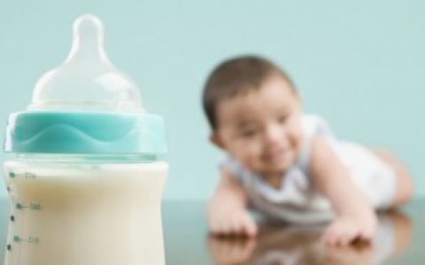 【宝宝喝水杯材质如何选择】宝宝喝水杯用什么材质的好