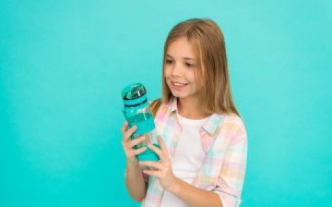 【女儿水杯刻字刻什么好呢】女儿水杯可以刻什么