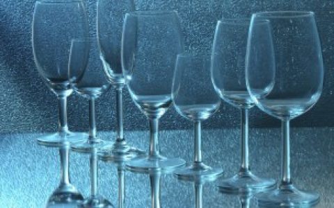 【水杯的水洒了代表什么寓意】水杯的水洒了预示着什么