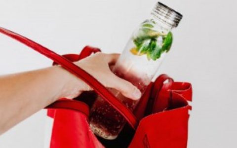 【水杯什么材质装热水无害】水杯哪些材质装热水无害