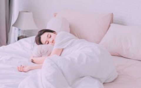 【关于女人梦见捡到百元大钞什么征兆】女人梦见捡到百元大钞什么征兆