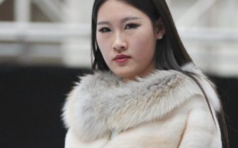 【大衣帽子上的毛如何保养】大衣帽子上的毛怎么保养